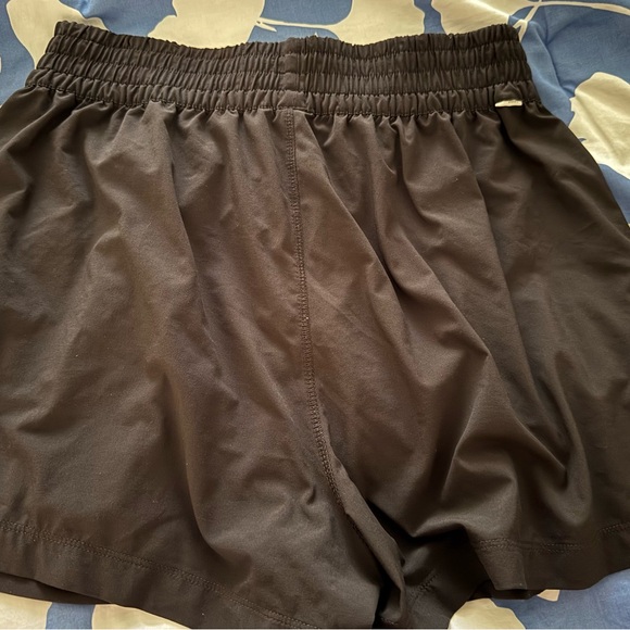 Vuori Villa Black Shorts medium - Picture 8 of 8